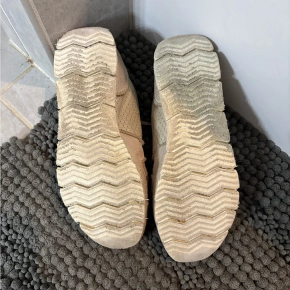 OTBT Women’s Snowbird Leather Sneakers - Picture 4 of 5